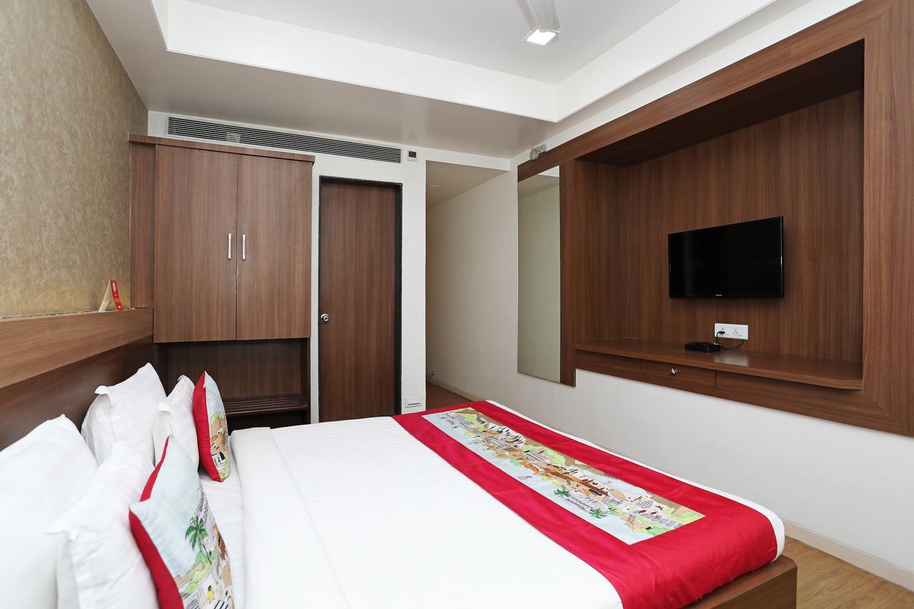 Oyo 10672 Hotel Riviera Nashik Dış mekan fotoğraf