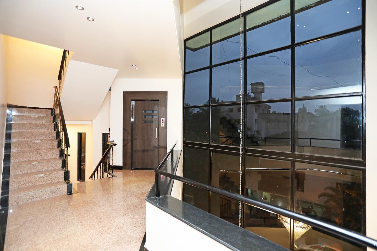 Oyo 10672 Hotel Riviera Nashik Dış mekan fotoğraf