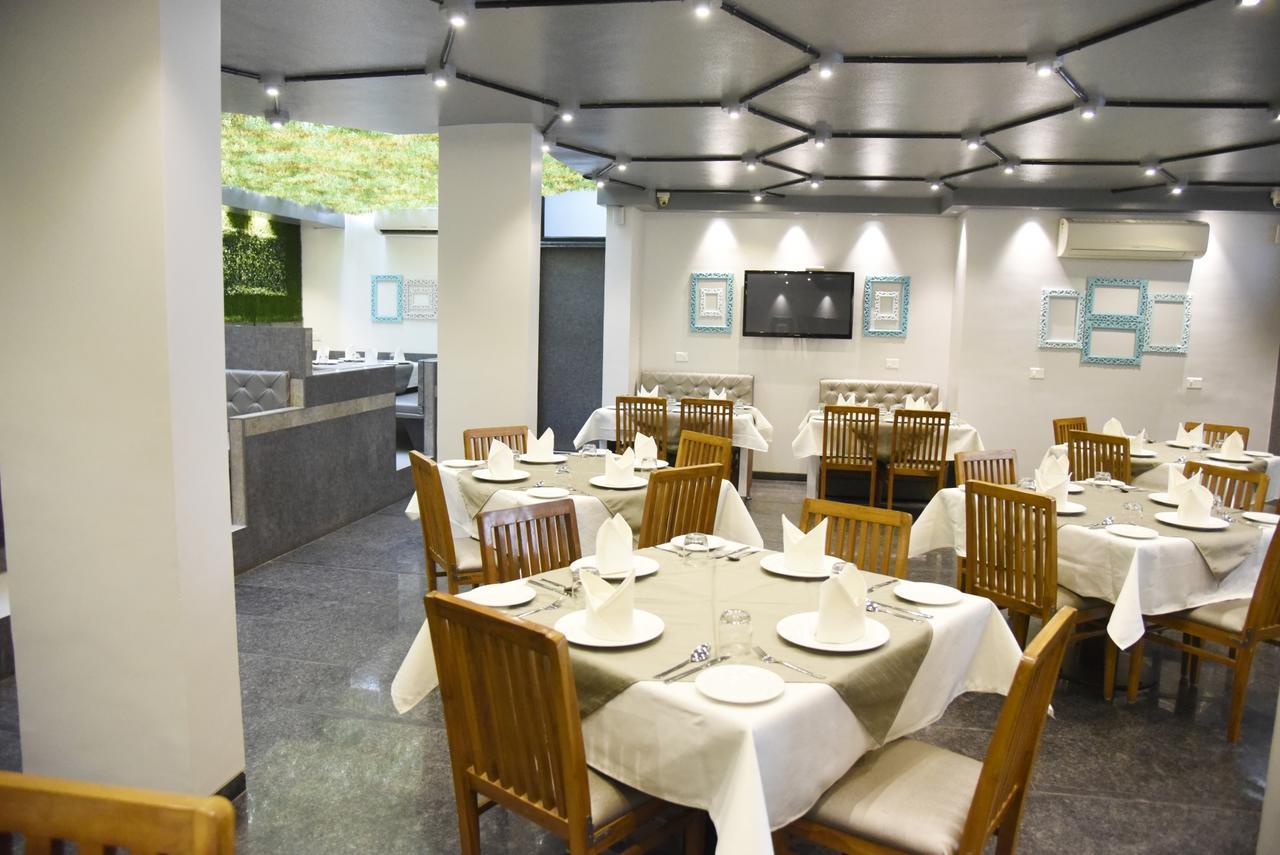 Oyo 10672 Hotel Riviera Nashik Dış mekan fotoğraf