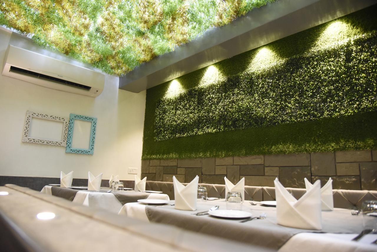 Oyo 10672 Hotel Riviera Nashik Dış mekan fotoğraf