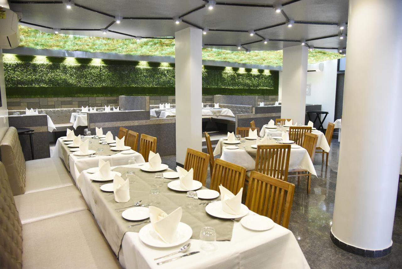 Oyo 10672 Hotel Riviera Nashik Dış mekan fotoğraf