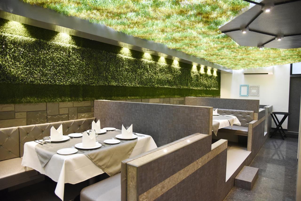 Oyo 10672 Hotel Riviera Nashik Dış mekan fotoğraf