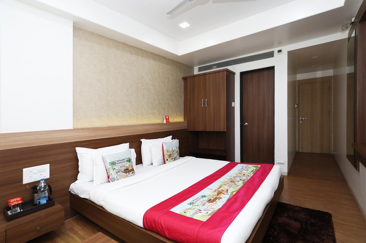 Oyo 10672 Hotel Riviera Nashik Dış mekan fotoğraf